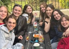 El festejo de Julia Paternain con sus amigas, con las que se reencontró tras varios años, luego de su nuevo récord en la Maratón de Londres