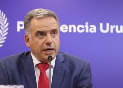 Desaprobación de la gestión de Yamandú Orsi sube a 53% y la aprobación queda en 26%